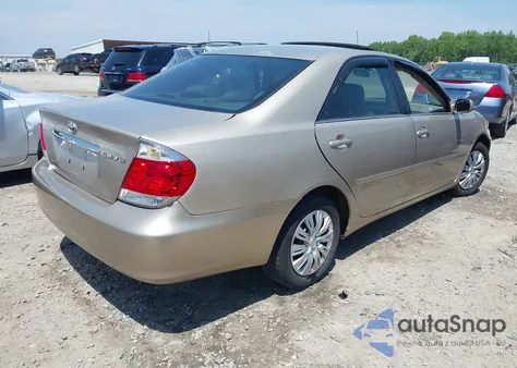 2005 Toyota Camry Le z USA, uszkodzony, nr VIN 4T1BE30K15U579959